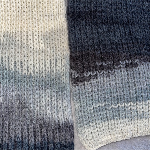 Handmade Knitted grey black white scarf - Picture 4 of 4